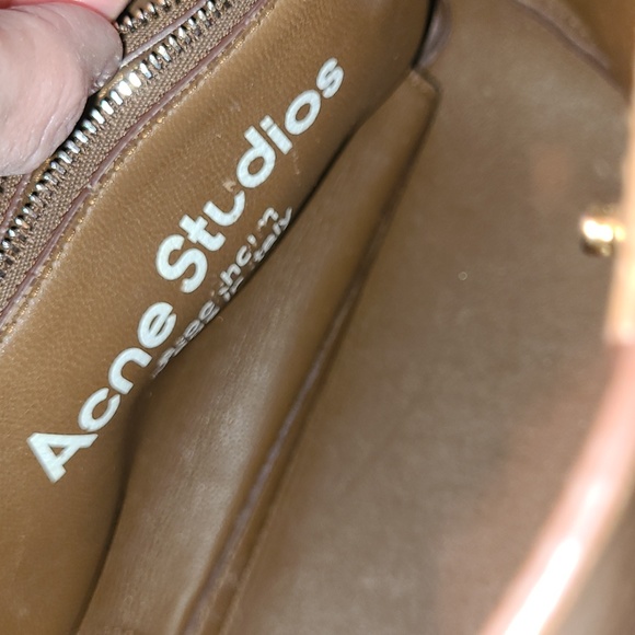 Acne Tan musubi. - Picture 10 of 14